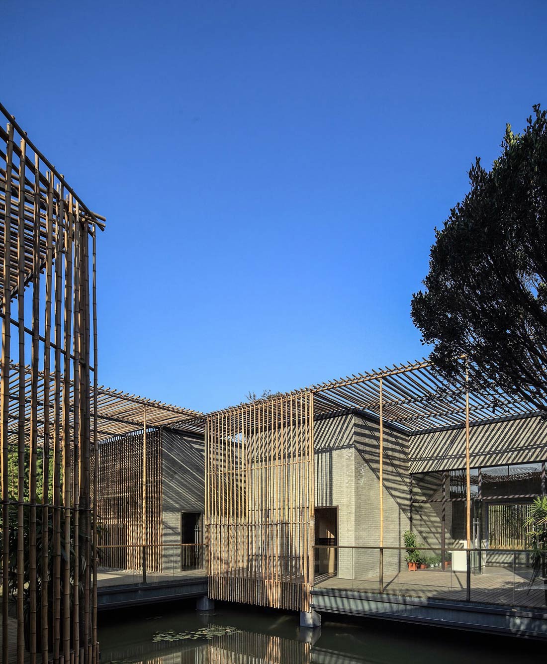 Floating Bamboo Courtyard Teahouse in ShiQiao, China : Fresh Palace