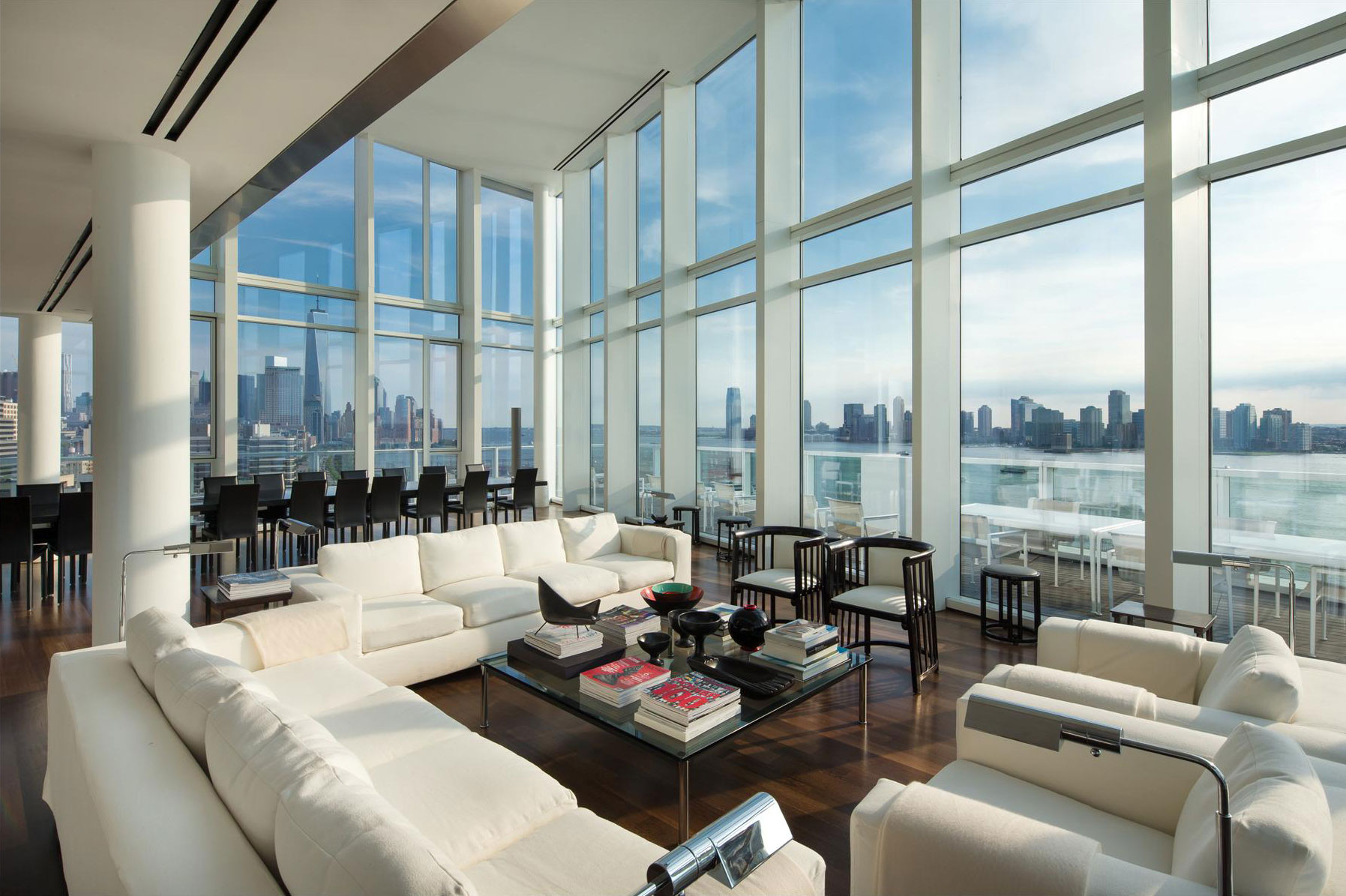 Luxurious Apartment Overlooking the Hudson River in Manhattan
